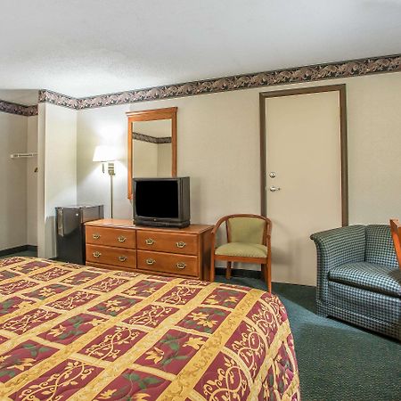 Rodeway Inn Bedford Kültér fotó